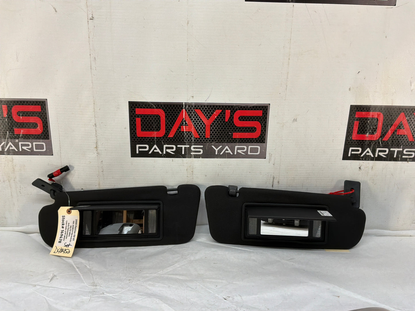 2008 Pontiac G8 Base RH & LH Sunvisor Sun Visor Shade w/ Clips OEM