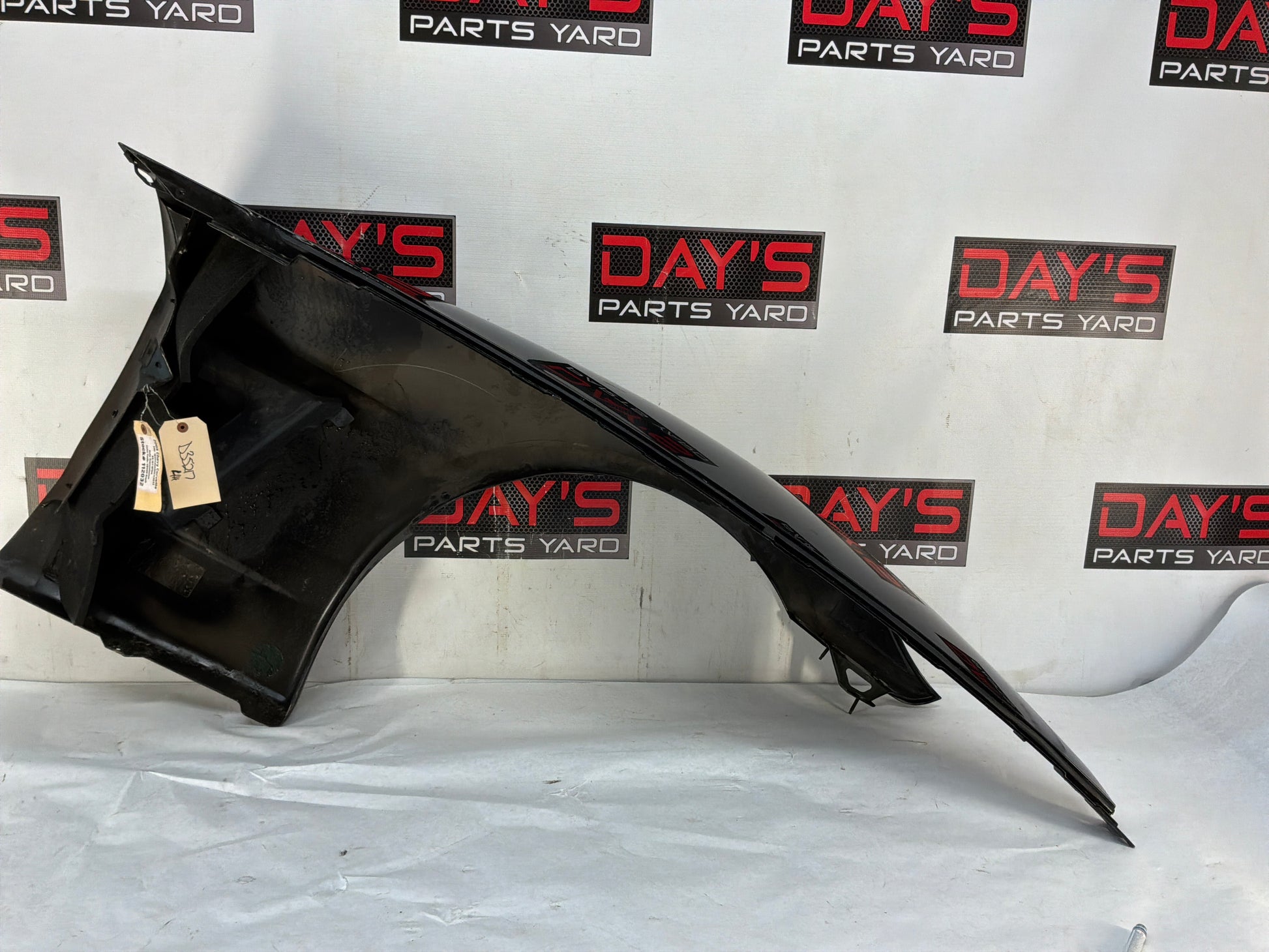 Lh front fender - Day's Parts Yard