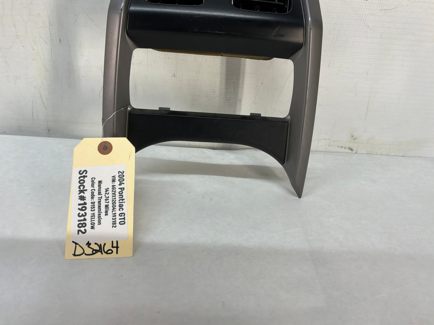 2004 Pontiac GTO Centre Console Rear Air Vent OEM - Day's Parts Yard