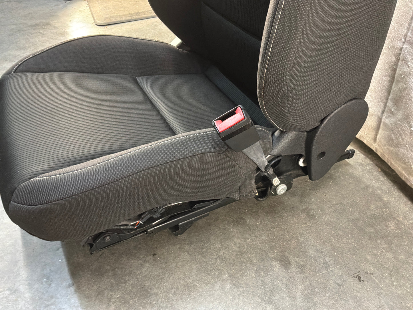 2014 Chevy Camaro SS RH Passenger Front Seat Black Cloth OEM