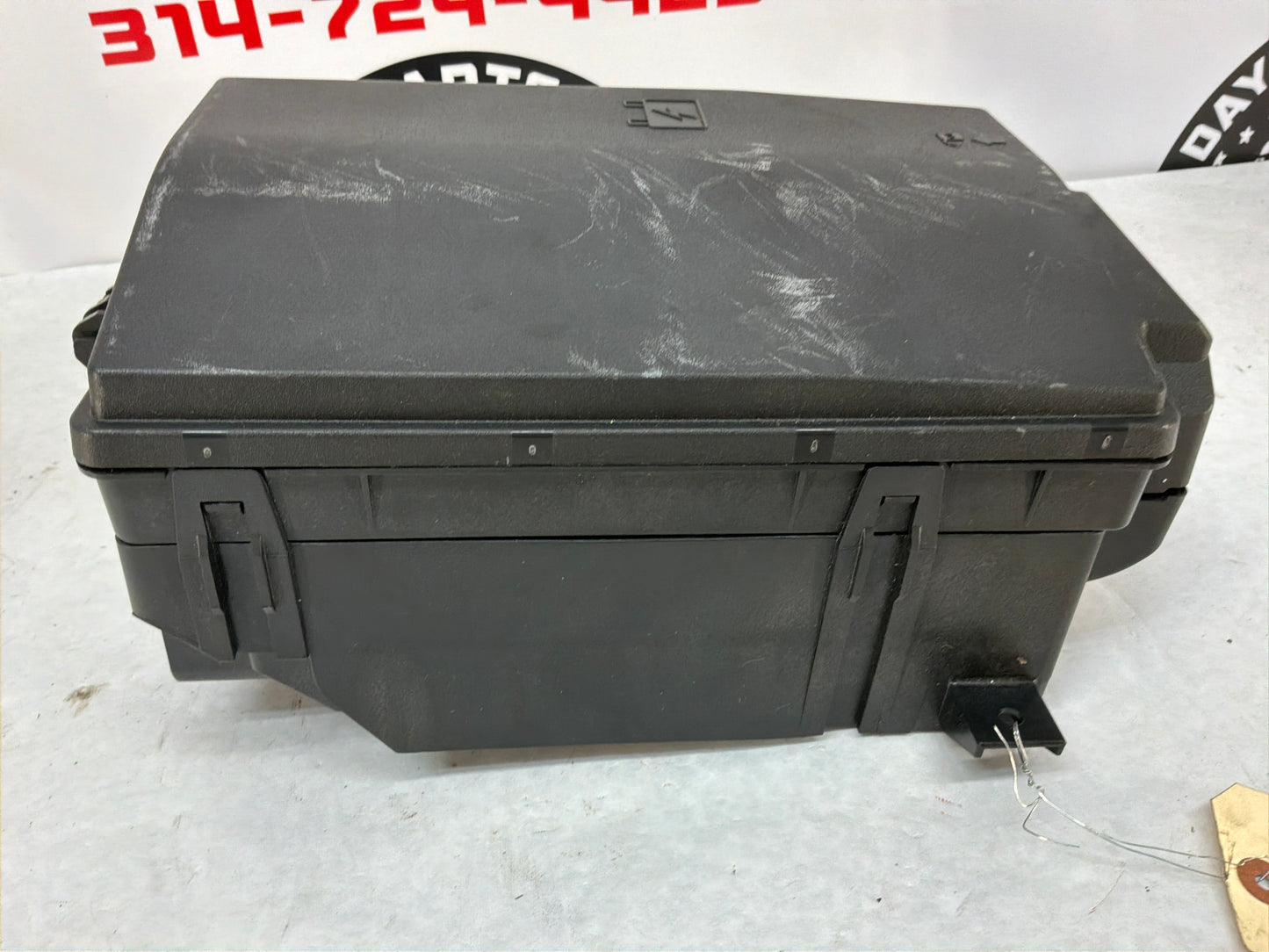 2013 Chevy Camaro 1LE Engine Bay Accessory Wiring Junction Fuse Relay Box Block OEM
