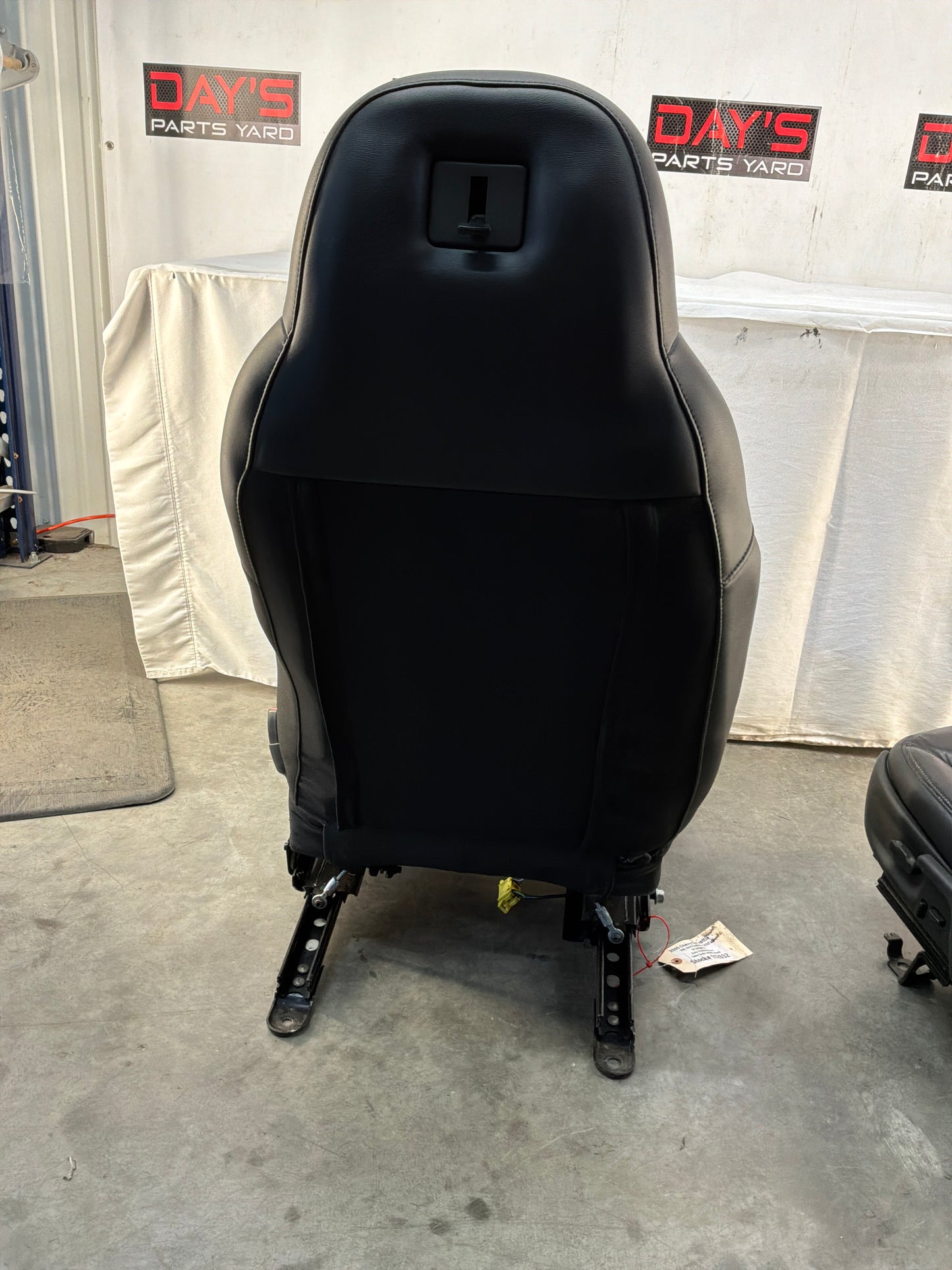 Front seats - Day's Parts Yard