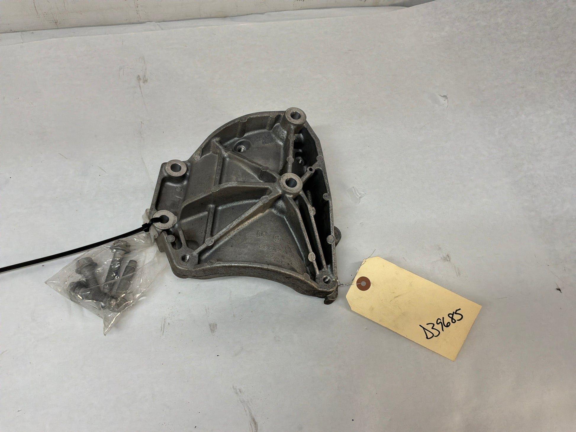 Ac bracket - Day's Parts Yard
