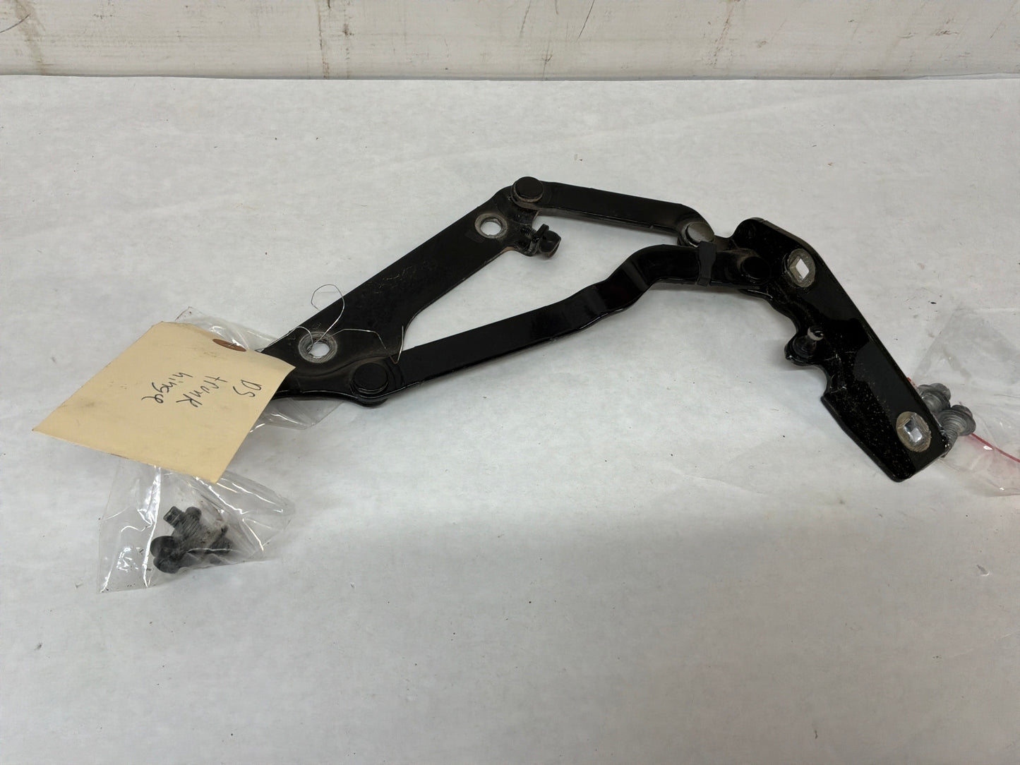 Trunk hinges - Day's Parts Yard
