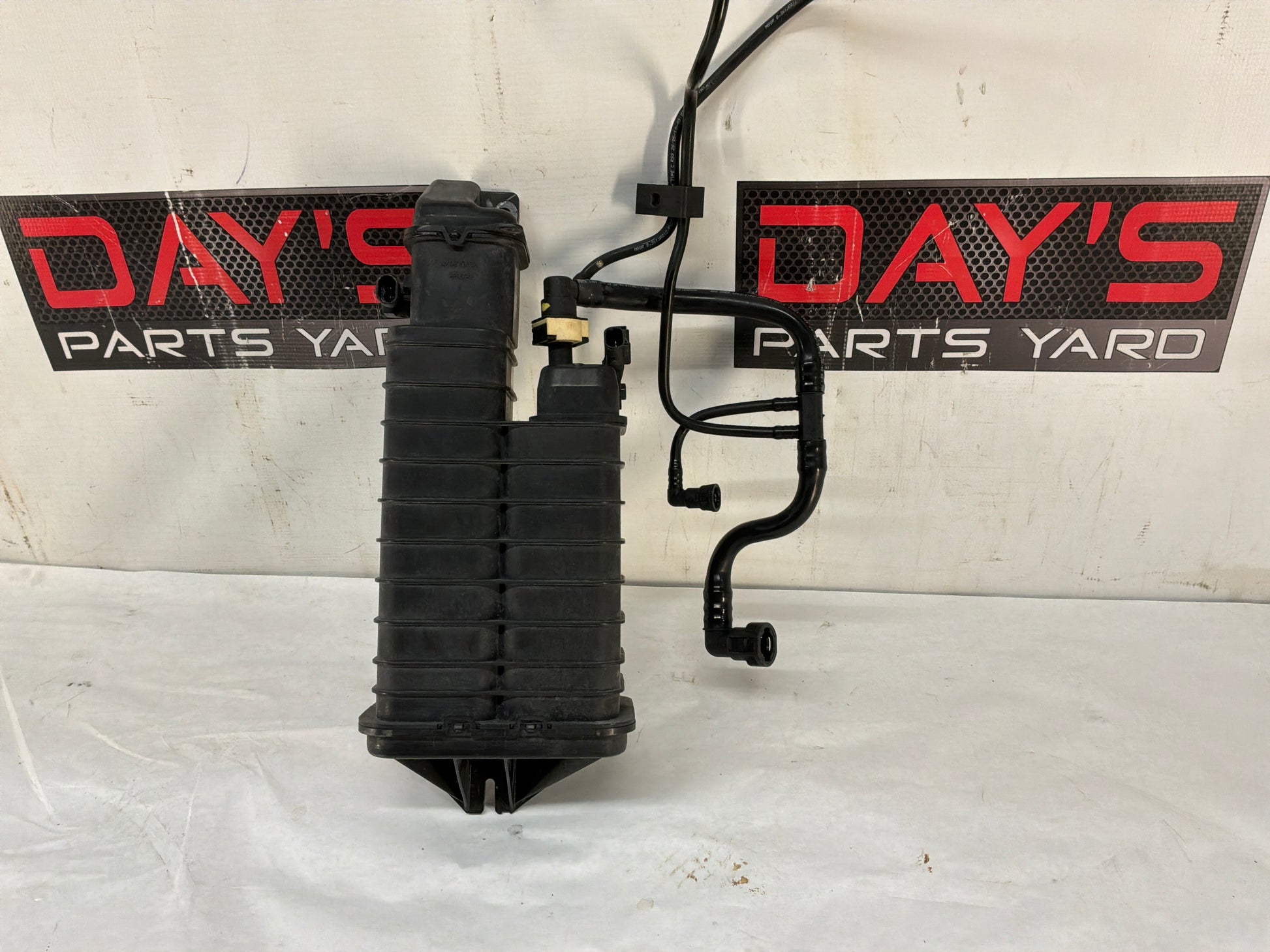 Canister w lines - Day's Parts Yard