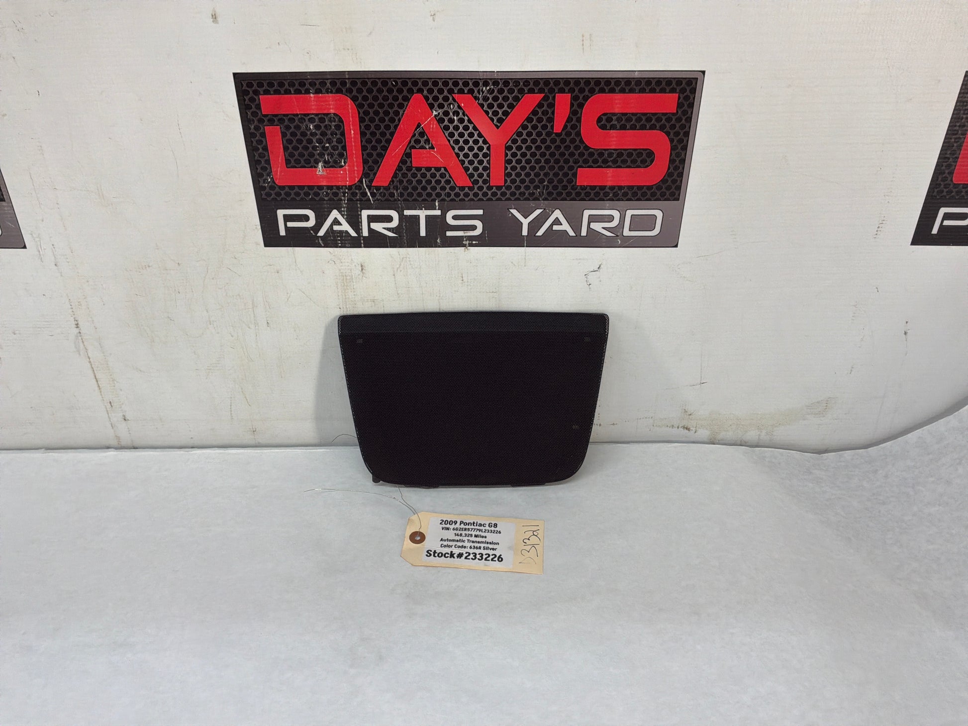 2009 Pontiac G8 Base Center Dash Radio Bezel Speaker Cover Grille OEM - Day's Parts Yard