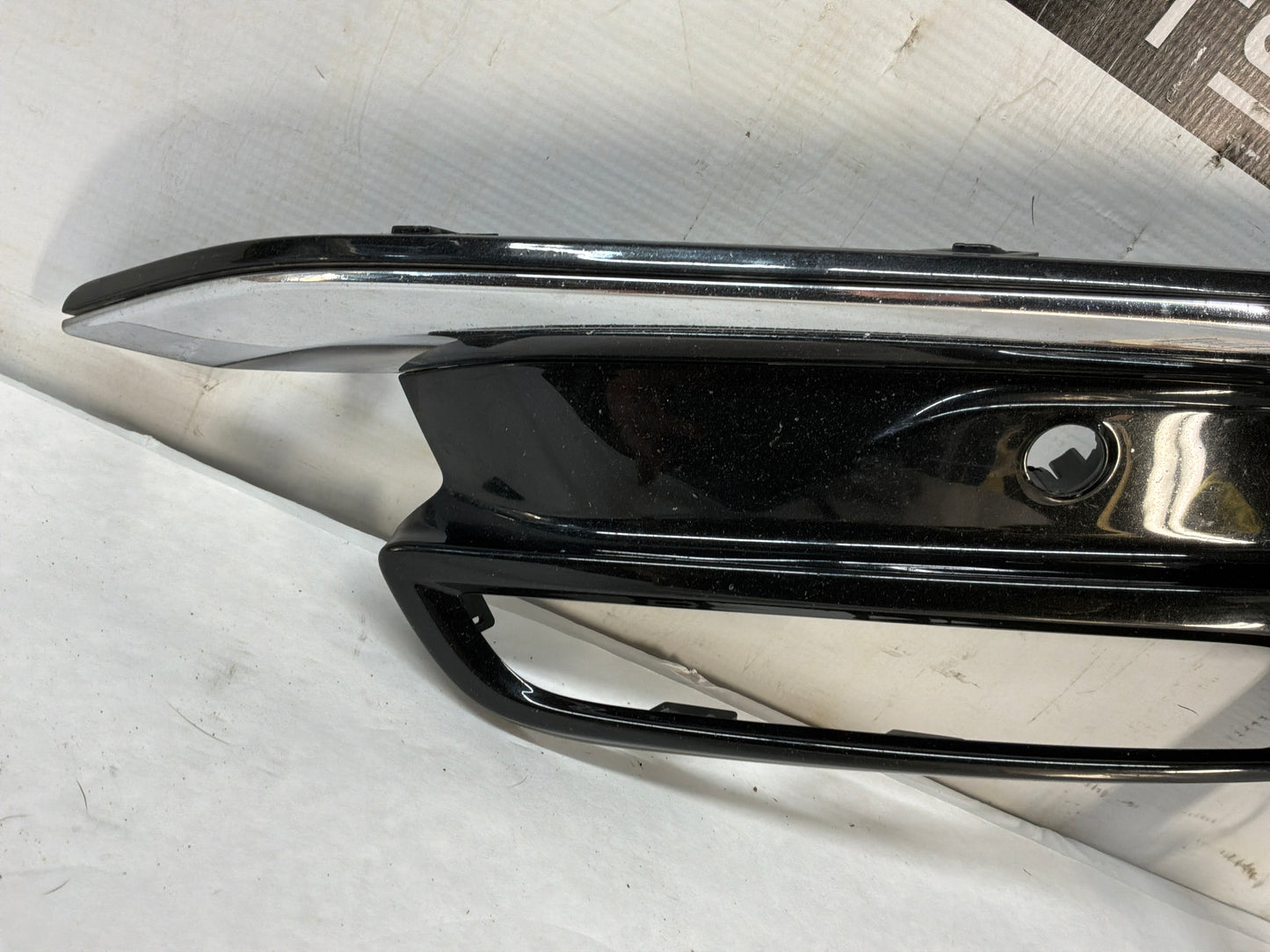 2017 Chevy SS Sedan RH Passenger Front Bumper DRL Bezel Surround Trim Molding OEM