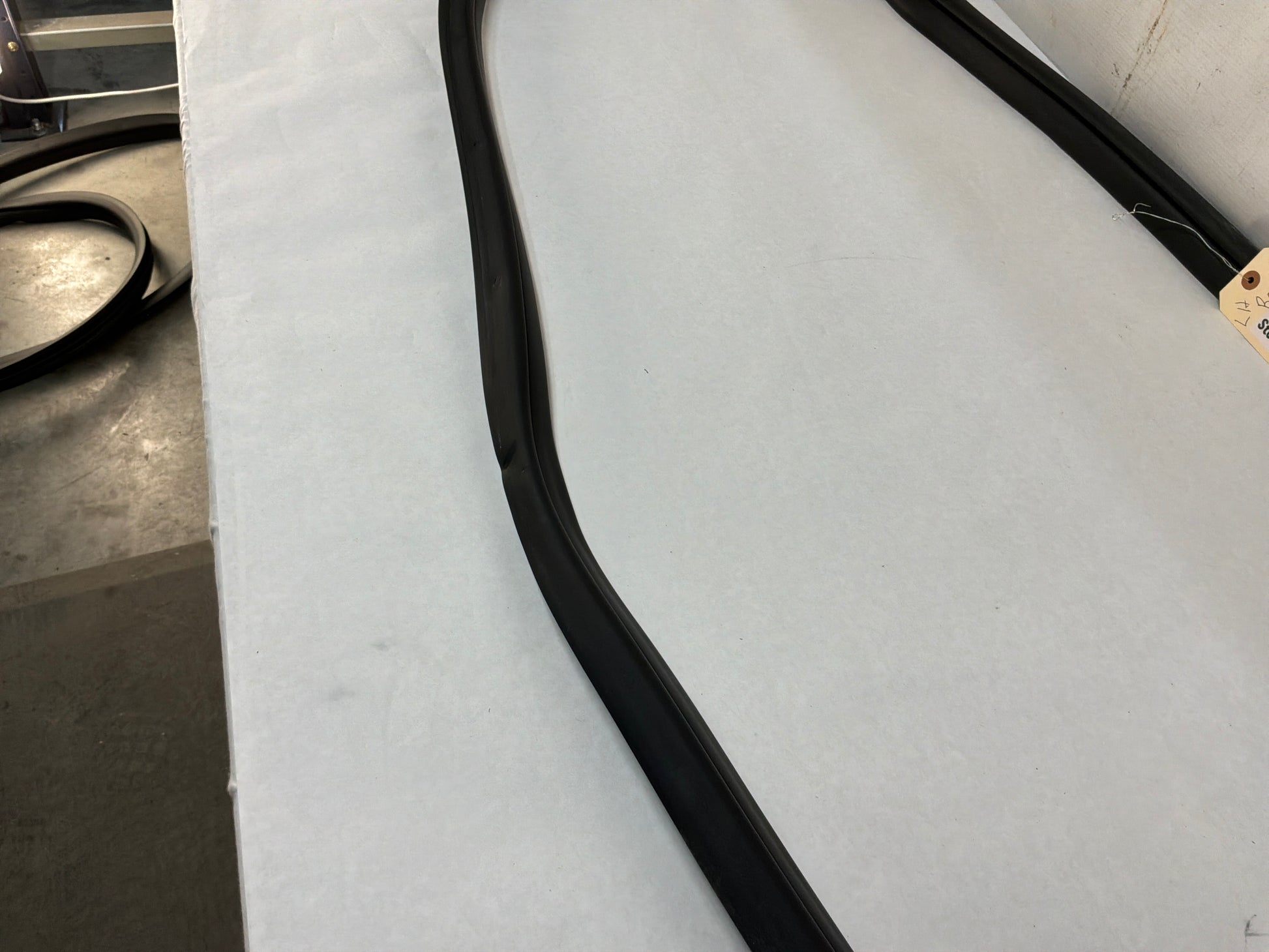 Lh rear door weather strip - Day's Parts Yard