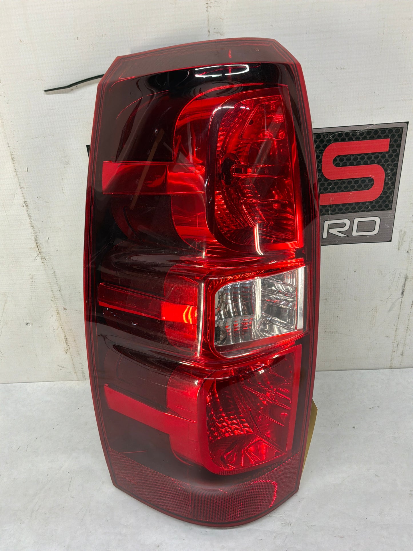 2012 Chevy Avalanche LH Driver Tail Light Taillight Lamp OEM