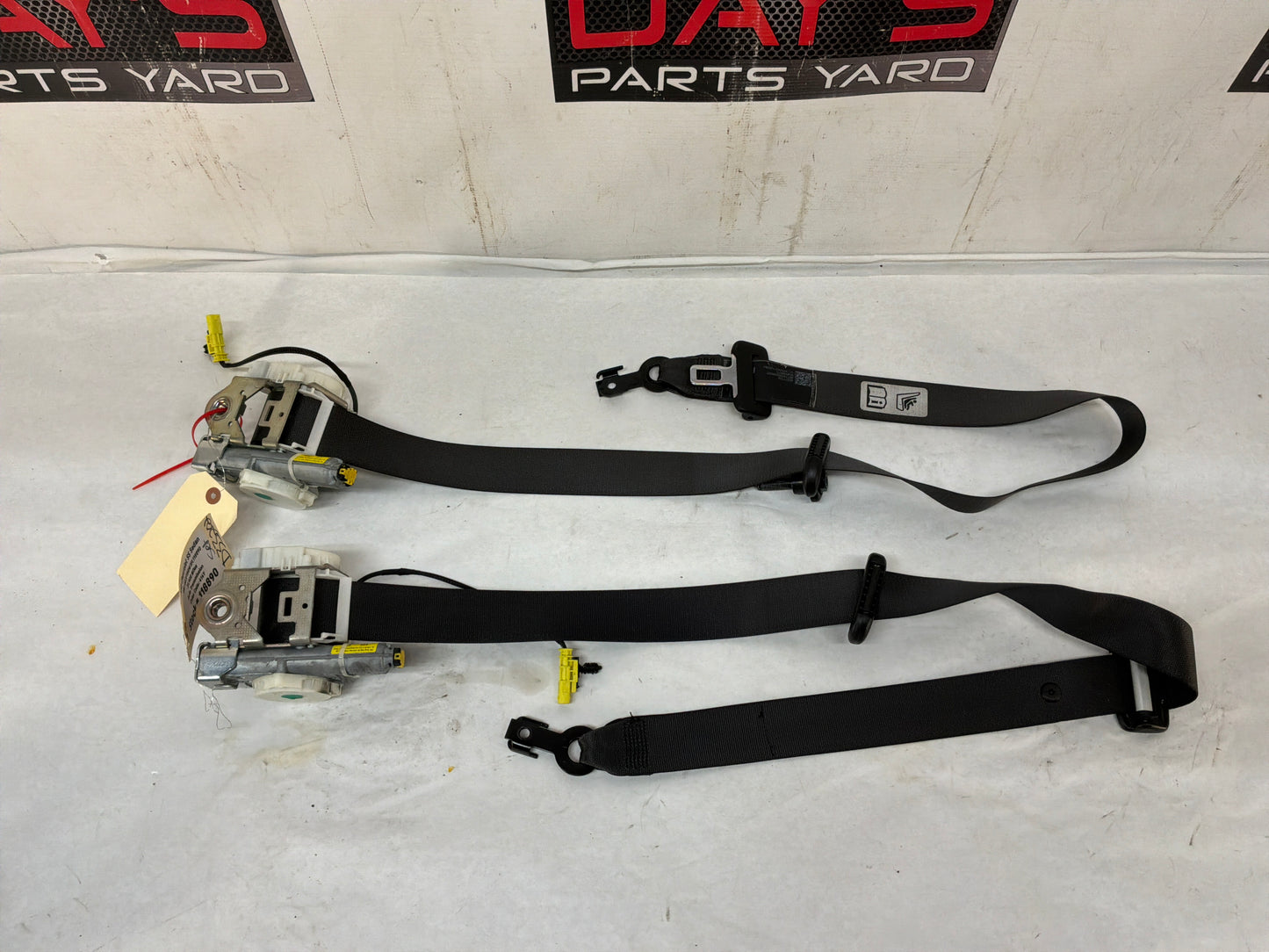 Front seatbelts - Day's Parts Yard