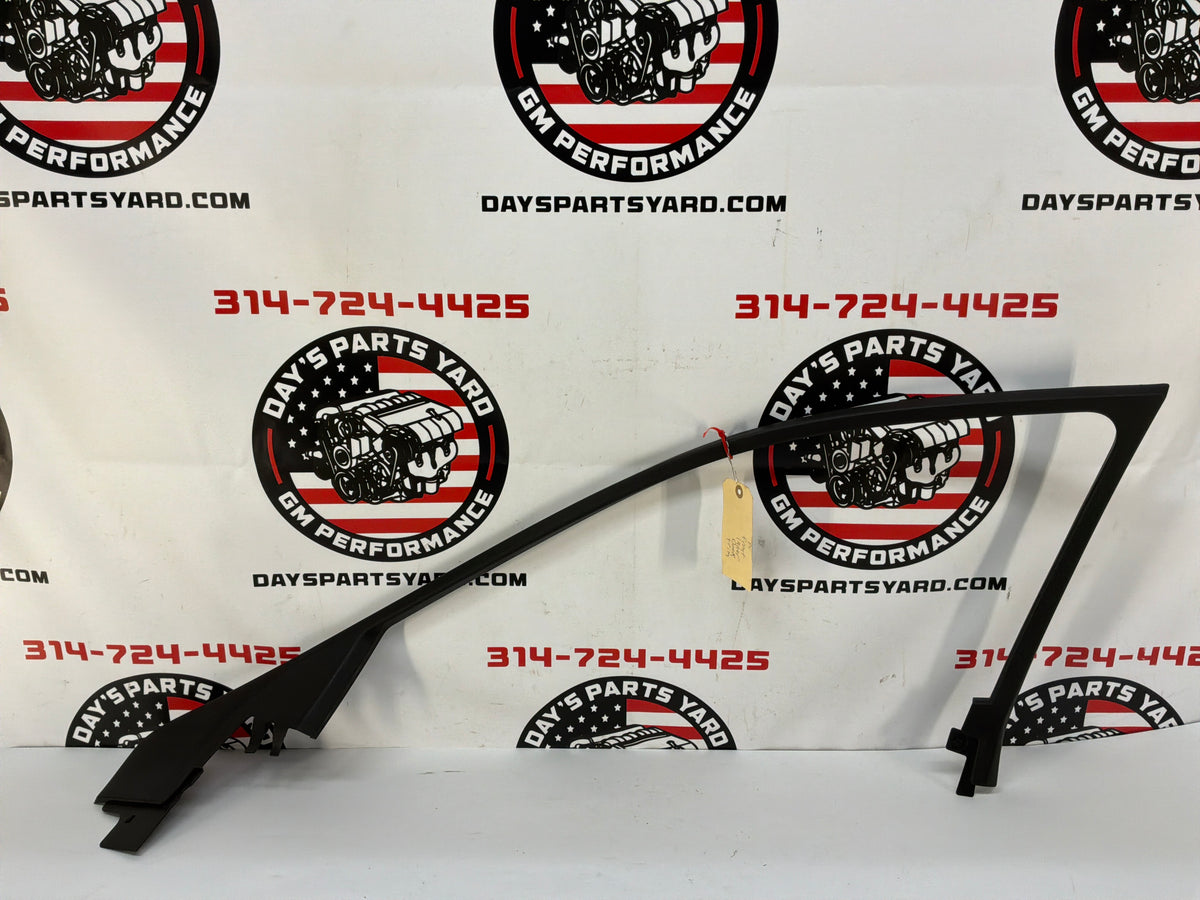 2009 Cadillac CTS-V RH Passenger Front Door Garnish Molding Trim OEM