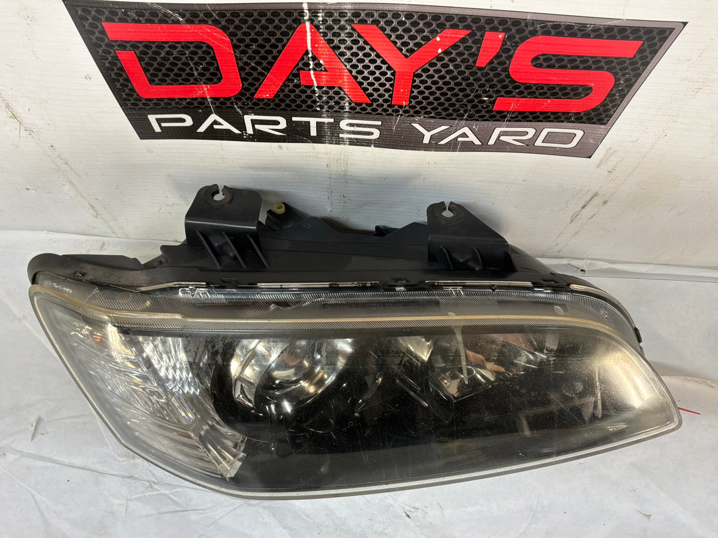 2008 Pontiac G8 RH Passenger Headlight Head Light Lamp OEM