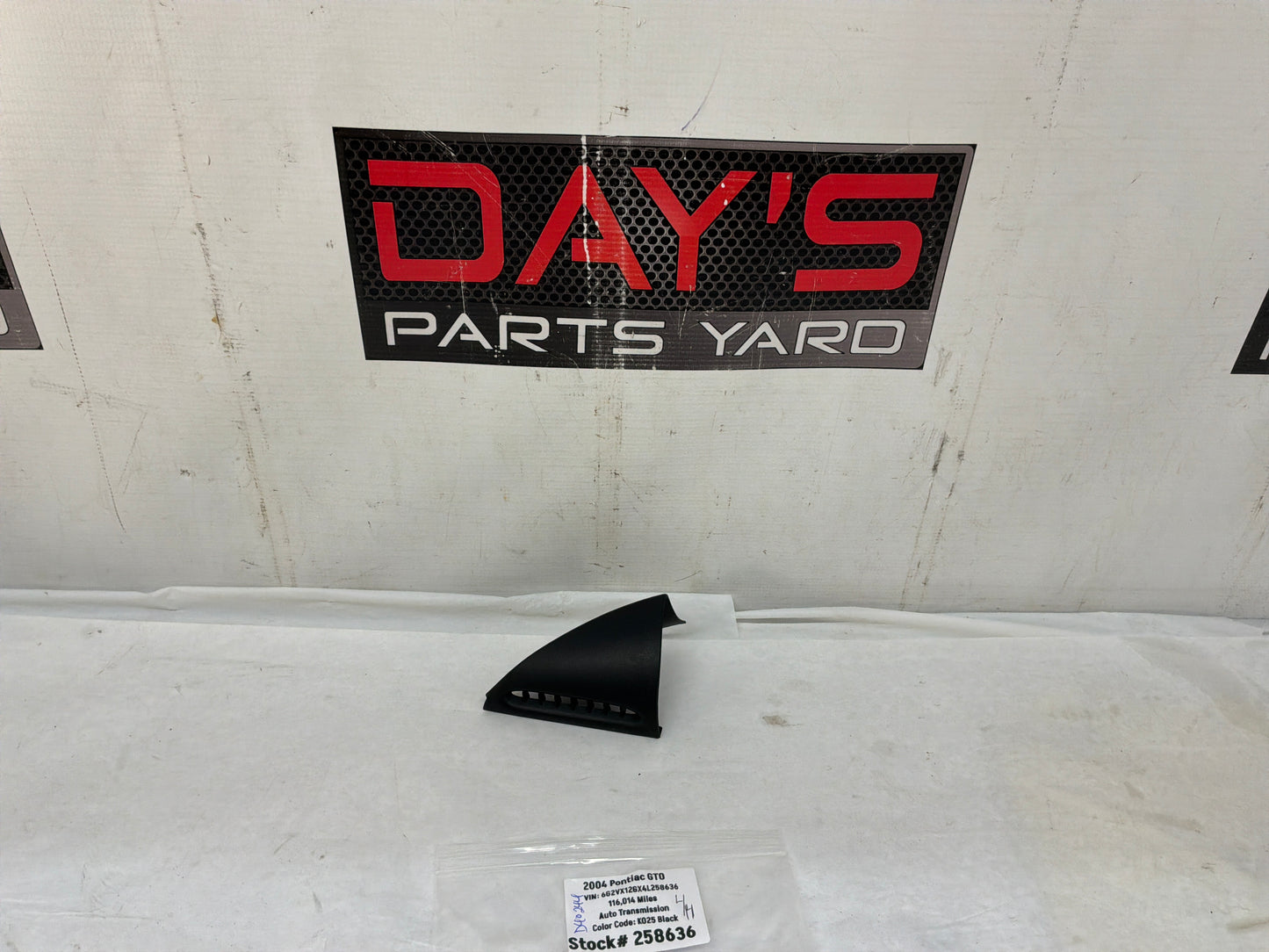 2004 Pontiac GTO LH Driver Interior Mirror Cover Defrost Vent Trim Panel OEM