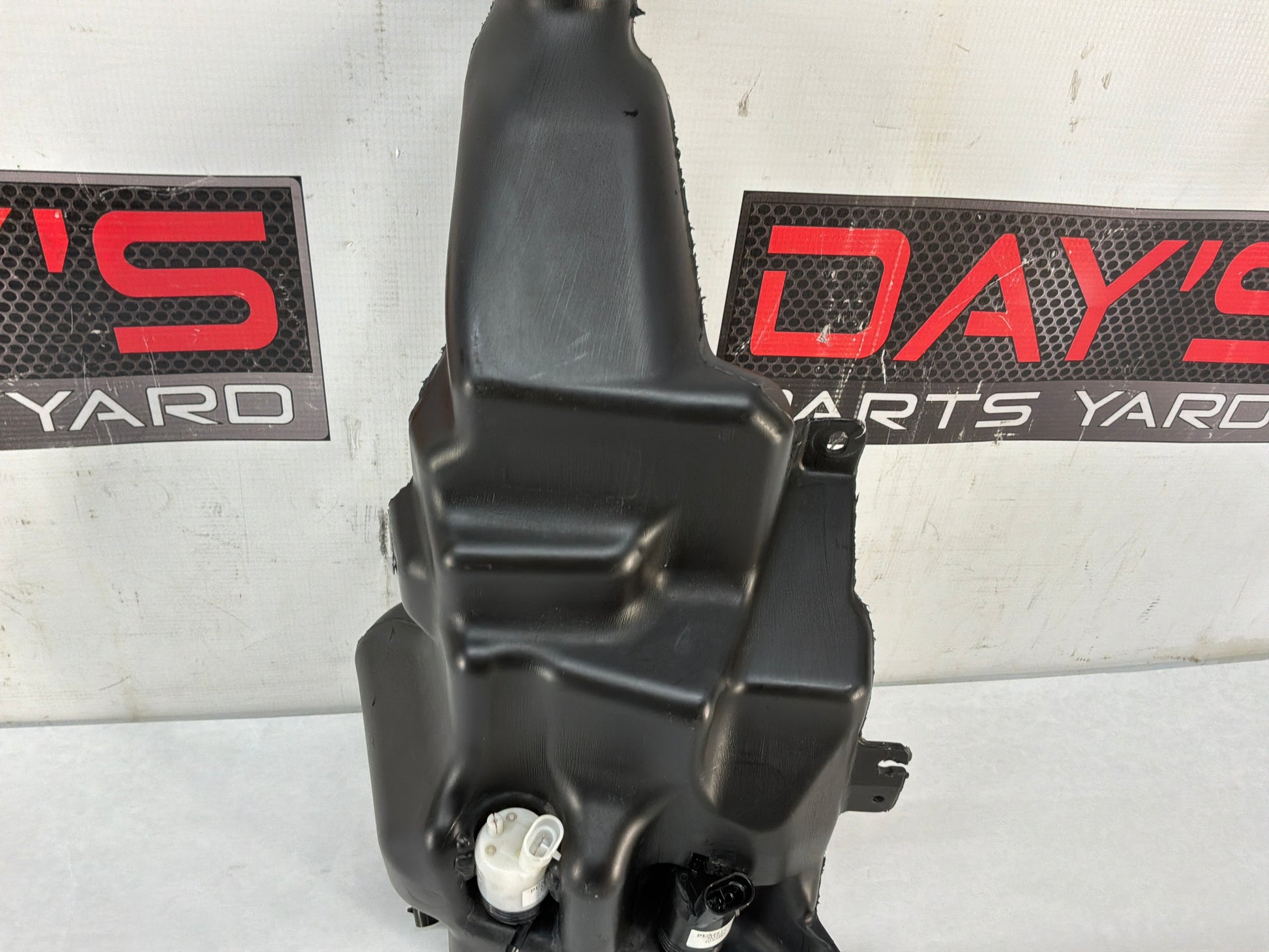 Windshield wiper bottle - Day's Parts Yard
