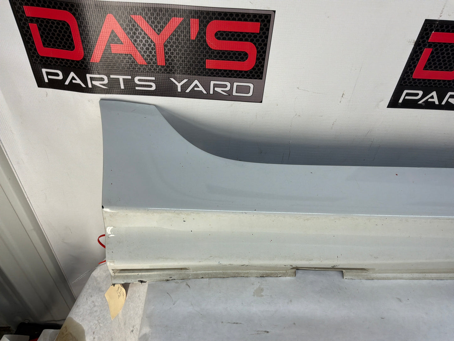 2008 Pontiac G8 GT RH Passenger Rocker Molding Side Skirt Panel Trim White OEM