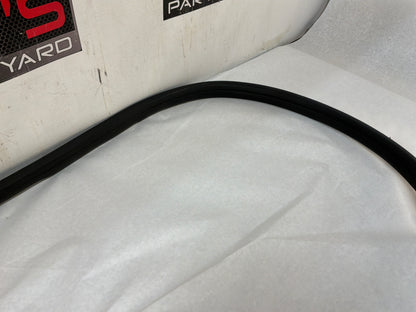 Rh door weather strip - Day's Parts Yard