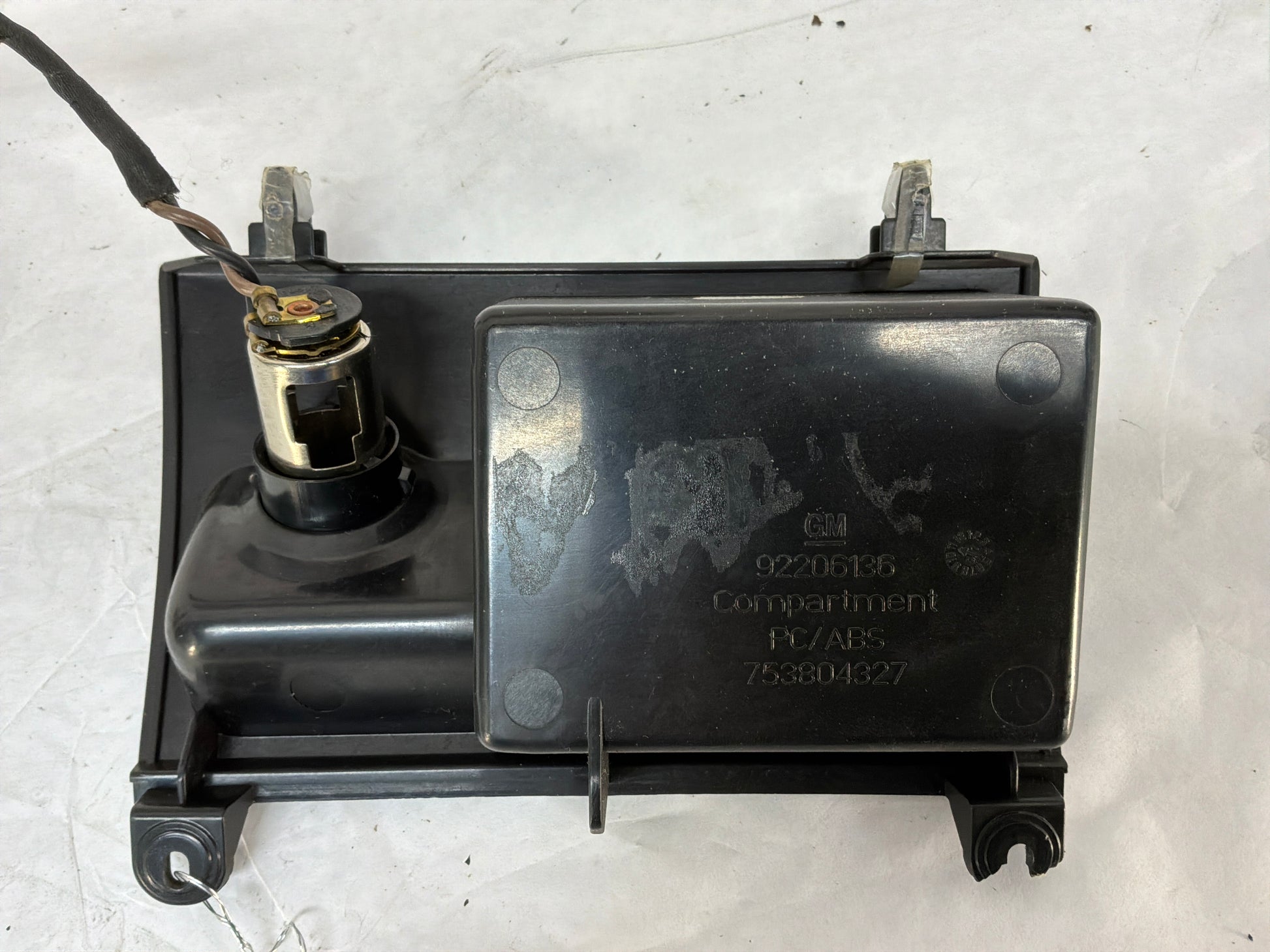2009 Pontiac G8 GT Lower Radio Center Console Storage Cubby Compartment Assembly OEM - Day's Parts Yard