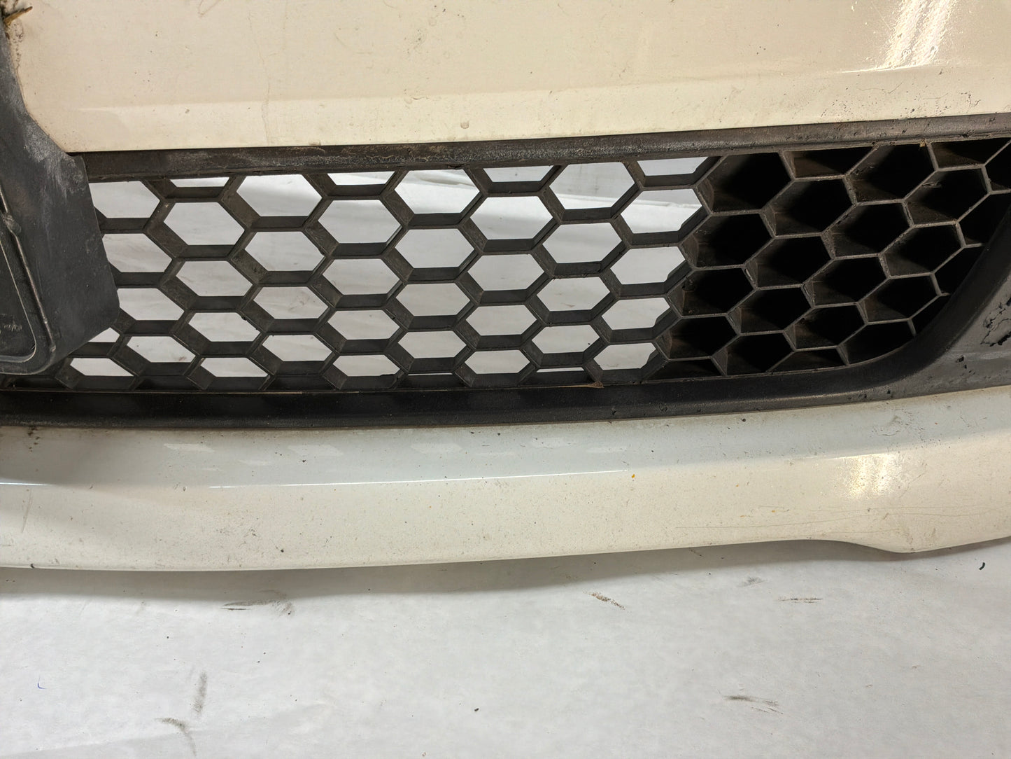 2008 Pontiac G8 GT Front Bumper Cover Fascia Assembly Grilles OEM