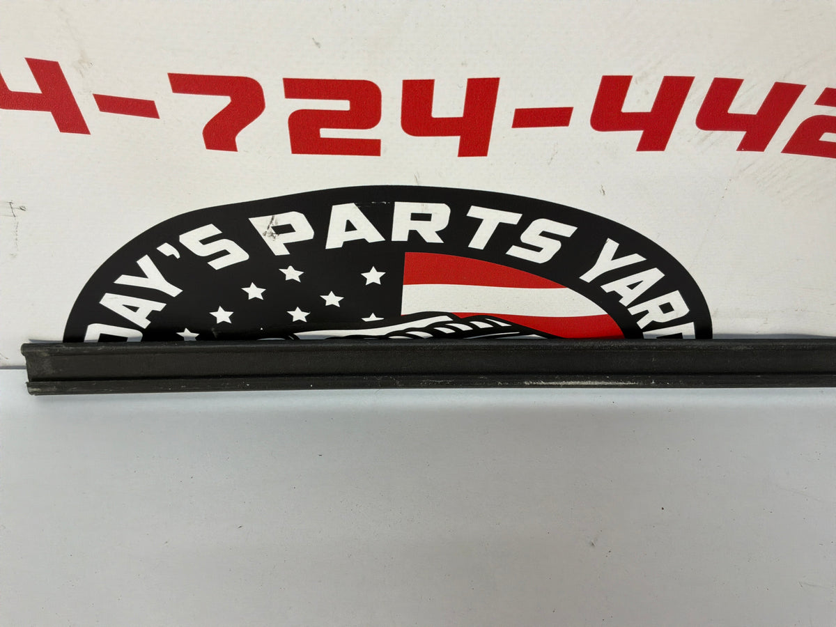 2004 Pontiac GTO RH & LH Rear Window Trim Molding OEM