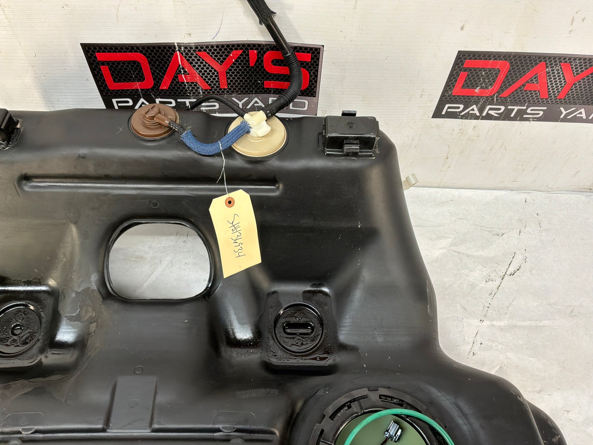 Fuel tank - Day's Parts Yard