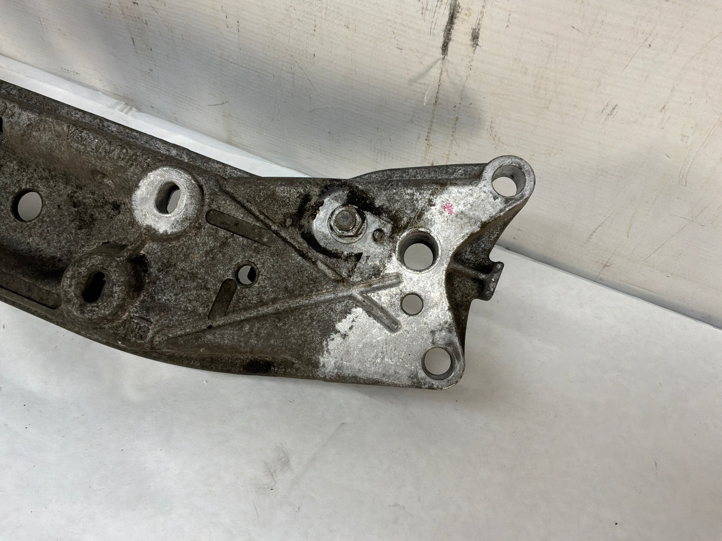 Crossmember bracket - Day's Parts Yard