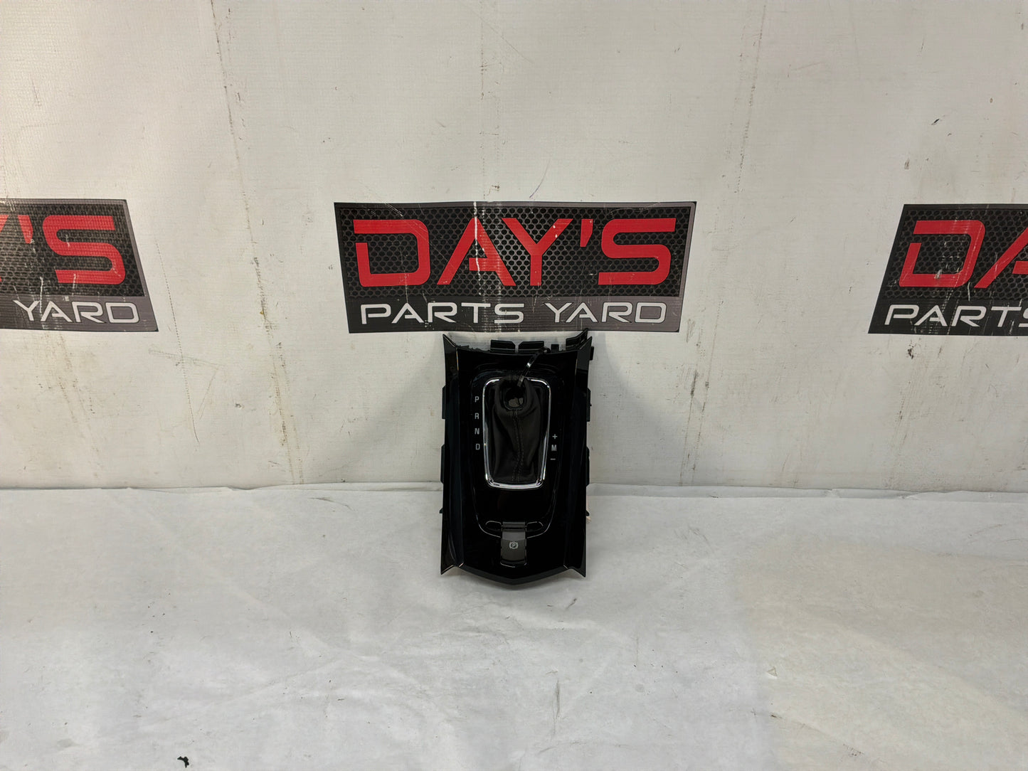 2011 Cadillac CTS-V Automatic Transmission Shifter Gear Selector Trim Bezel Panel Black OEM