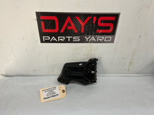 Lh fender bracket - Day's Parts Yard