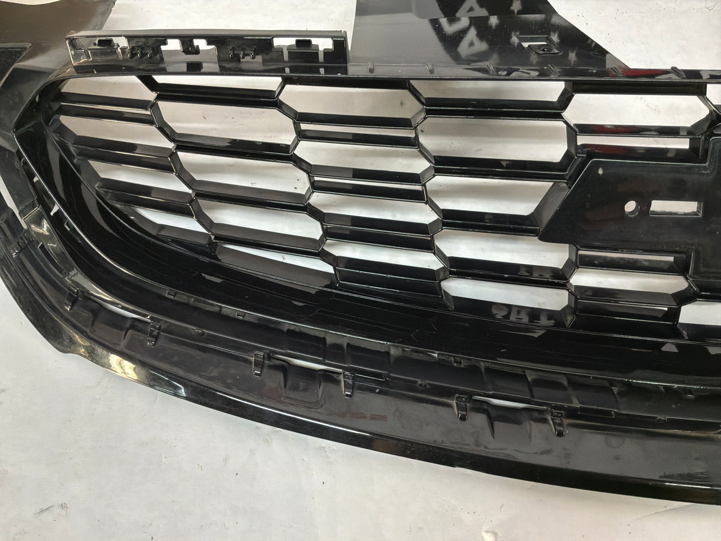 2017 Chevy SS Sedan Front Bumper Upper Grille OEM