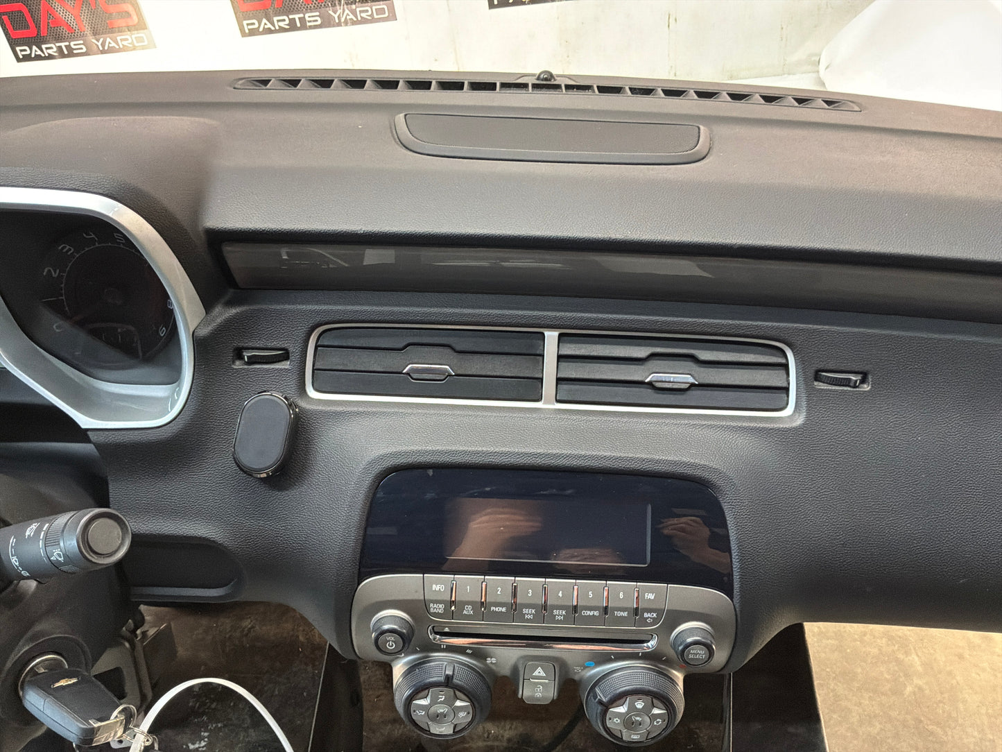 Dash w  enter console and Shifter - Day's Parts Yard