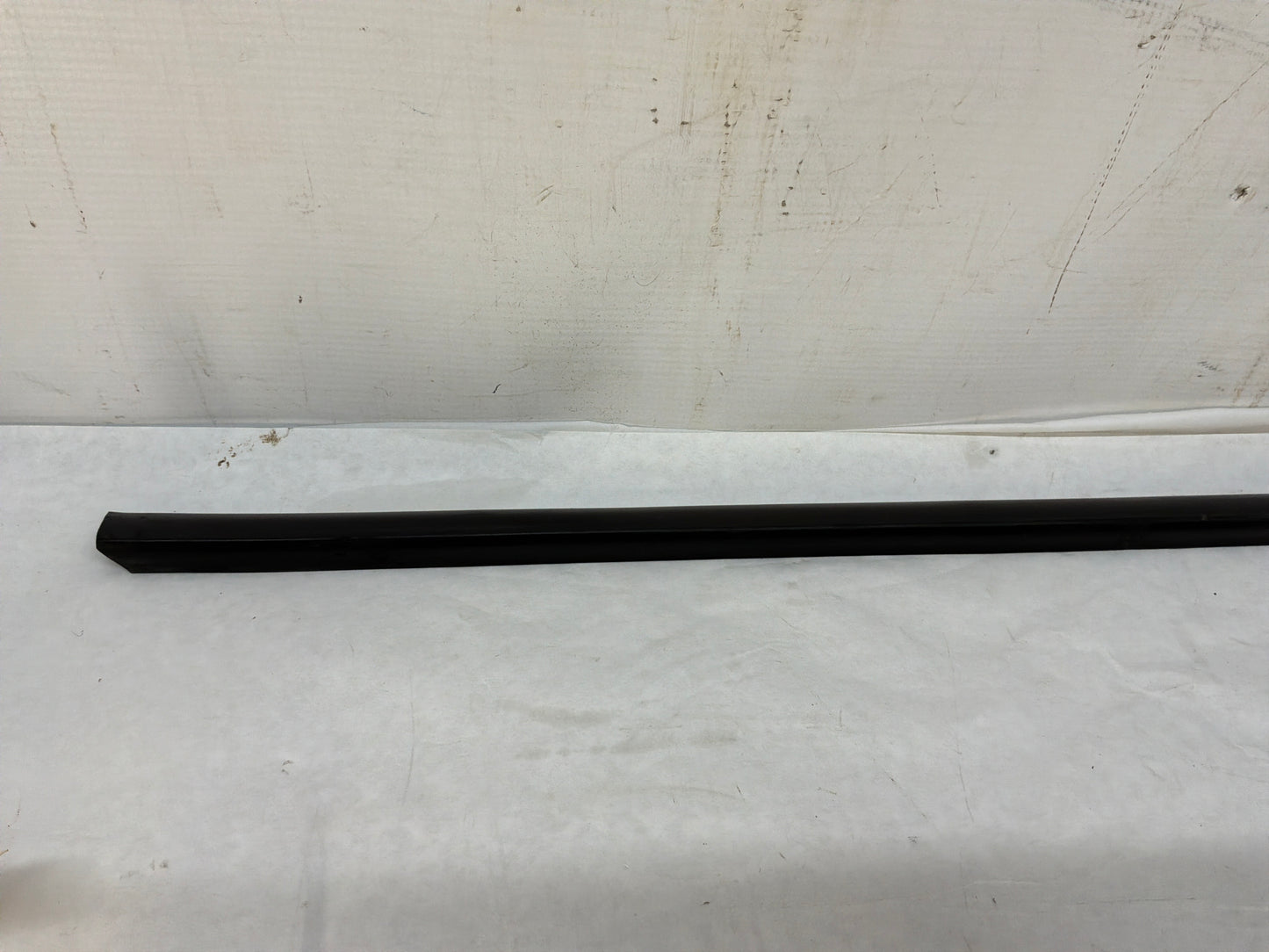 2004 Pontiac GTO Rocker Molding Side Skirt Rubber Weather Strip Seal OEM
