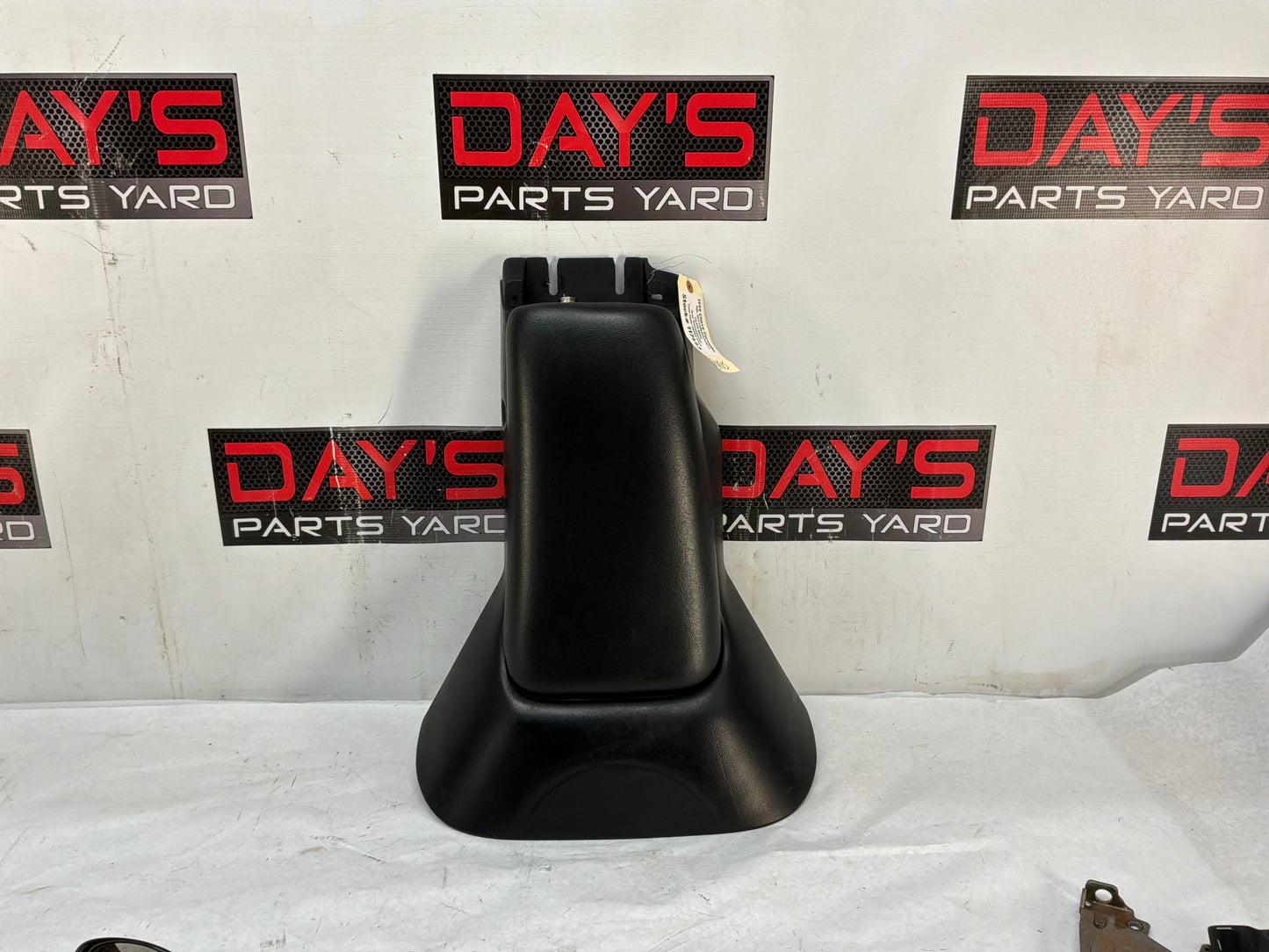 Center console - Day's Parts Yard