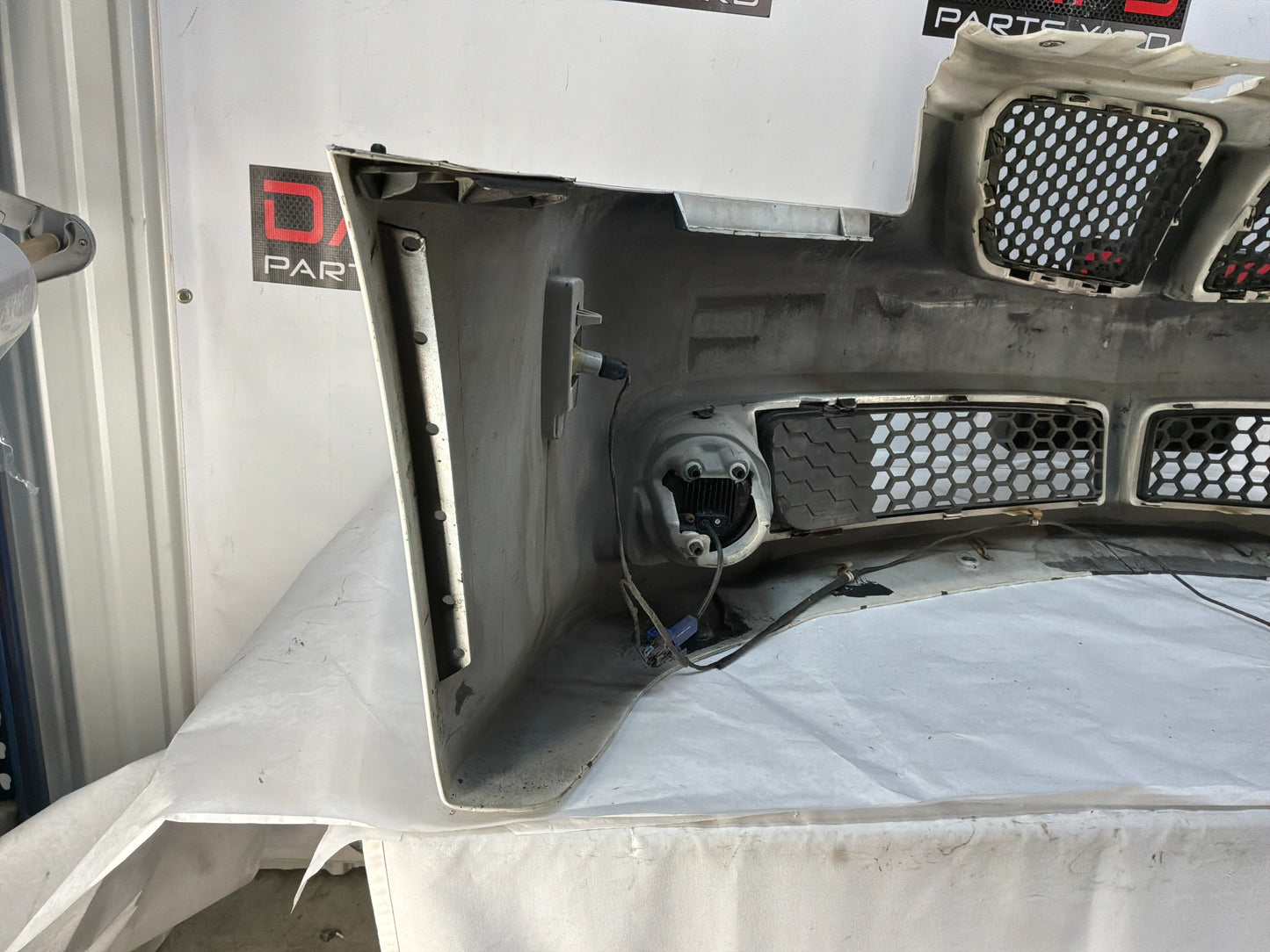 2008 Pontiac G8 GT Front Bumper Cover Fascia Assembly Grilles OEM