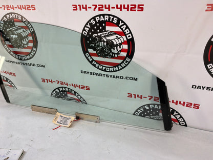 2004 Pontiac GTO RH Passenger Front Door Window Glass OEM