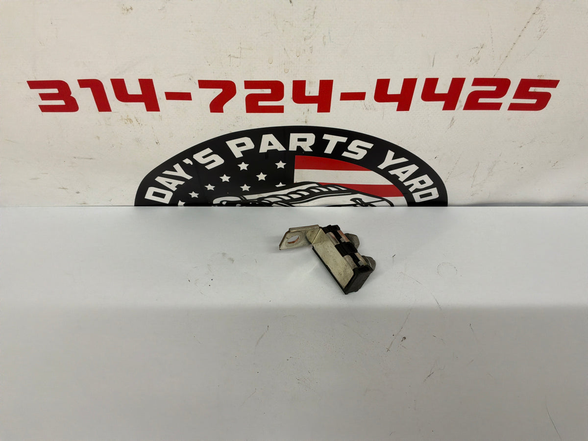 2017 Chevy SS Sedan Jump Starter Positive Post Battery Circuit Fuse Block OEM