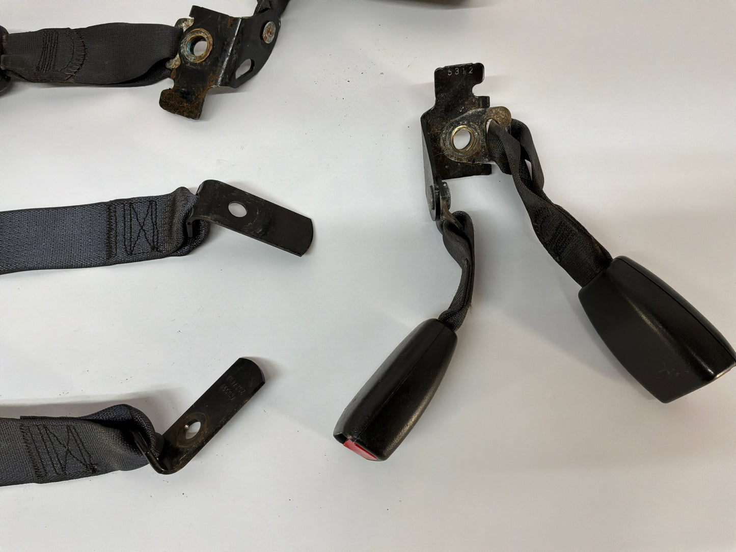 2006 Cadillac CTS-V RH, LH & Middle Rear Seat Belt Retractor Set w/ Buckles OEM