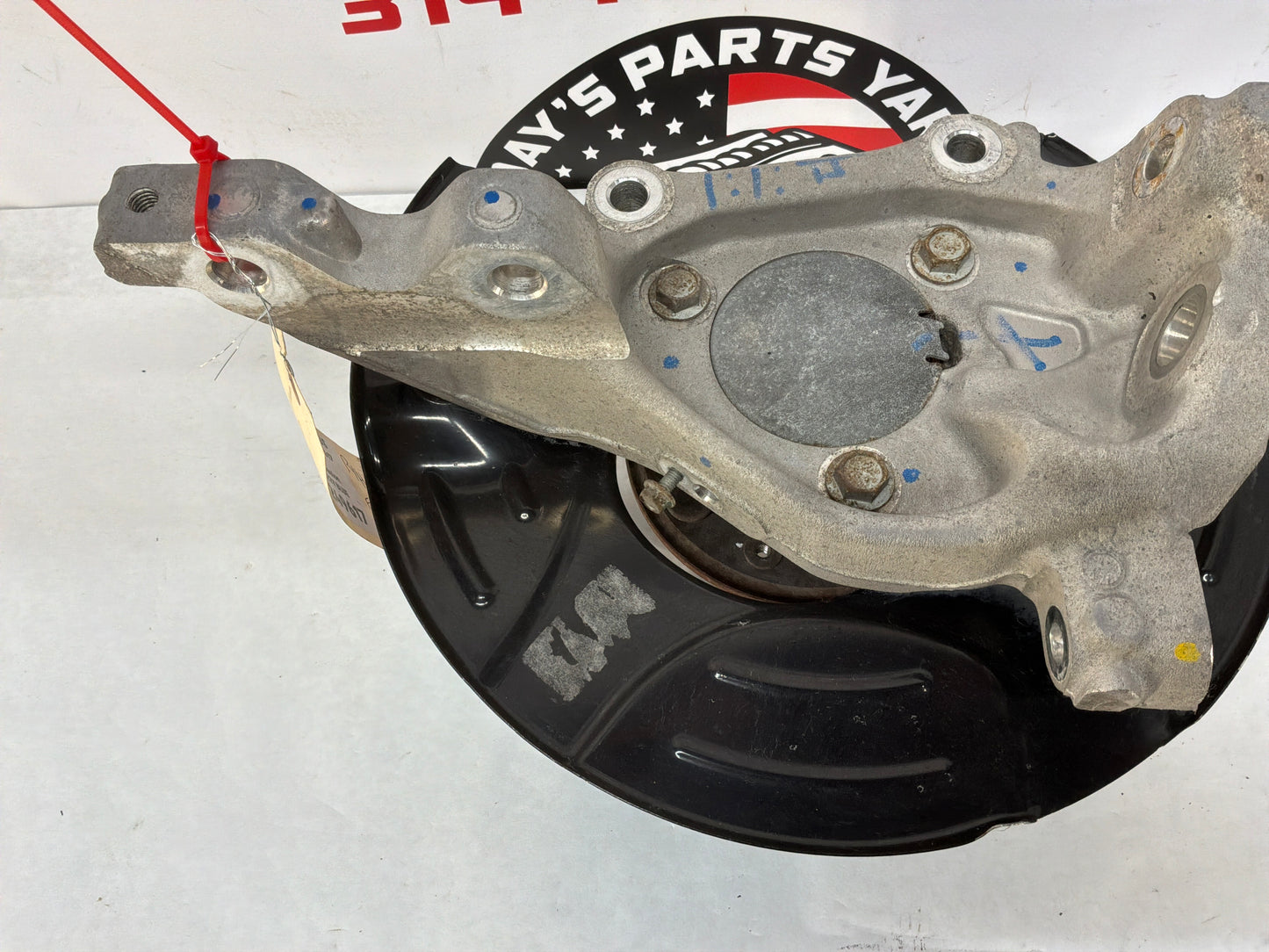 2014 Chevy Camaro SS RH Passenger Front Suspension Spindle Knuckle Hub Assembly OEM