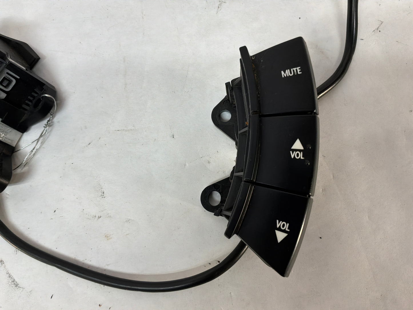 2005 Pontiac GTO Steering Wheel Radio Control Buttons Switches OEM