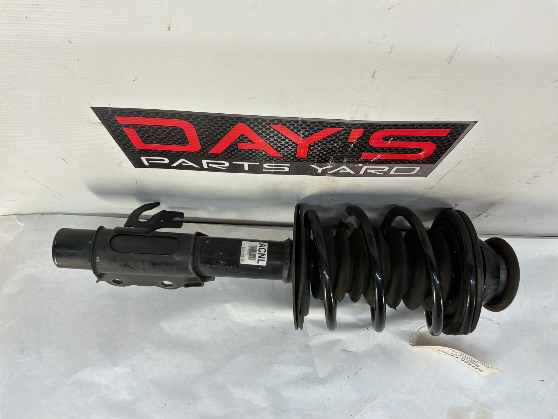 Lh front strut - Day's Parts Yard