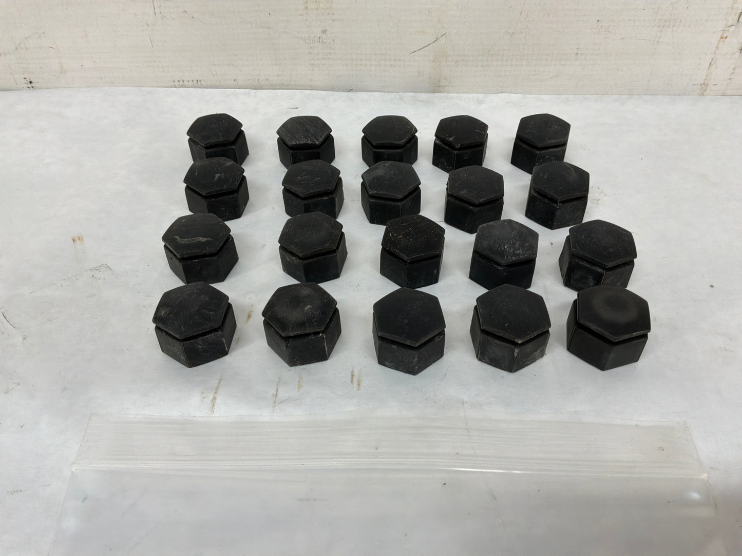 2009 Pontiac G8 Base Lug Nut Covers Set OEM - Day's Parts Yard