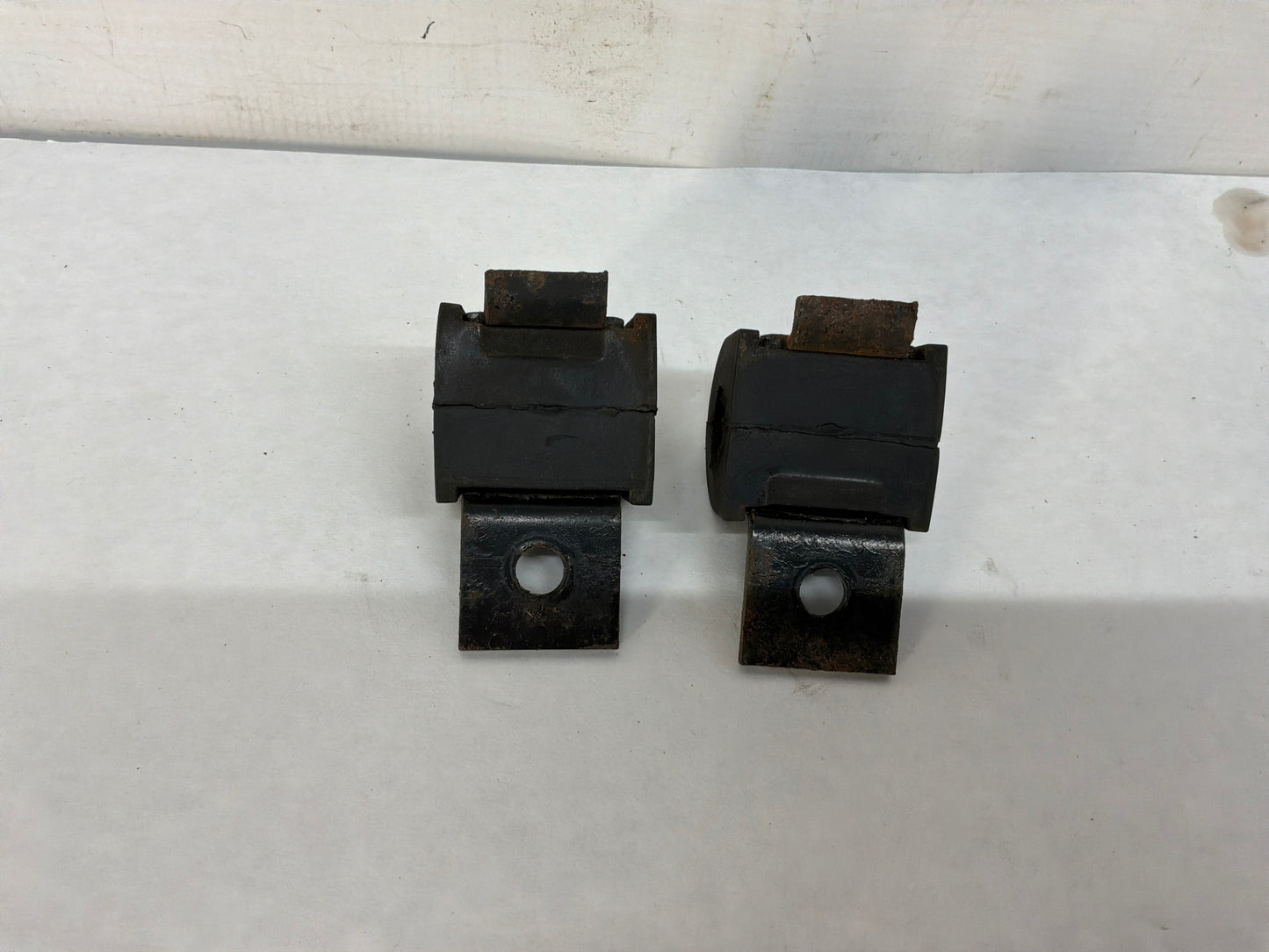 2004 Pontiac GTO Rear Suspension Stabilizer Sway Bar Brackets OEM