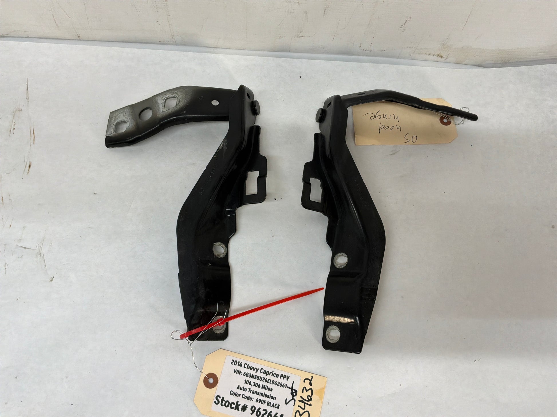 Hood hinges - Day's Parts Yard