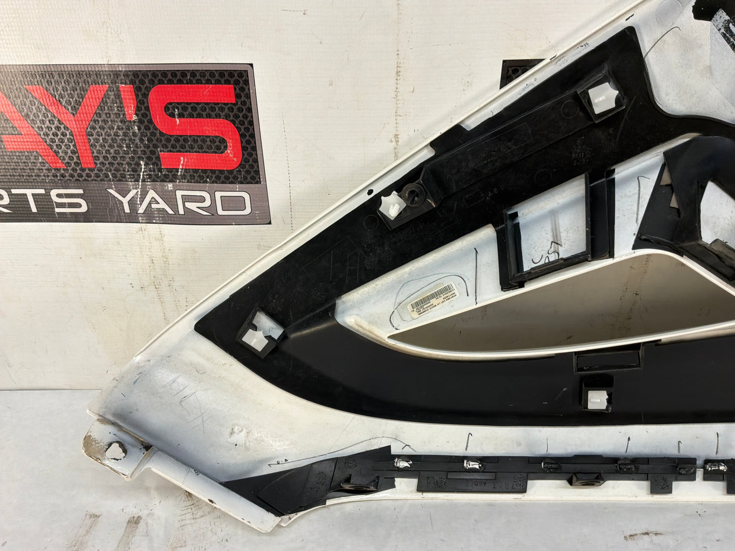 2012 Chevy Avalanche Exterior LH Driver Outer Trim Bed Cargo Box Sail Panel Cladding OEM