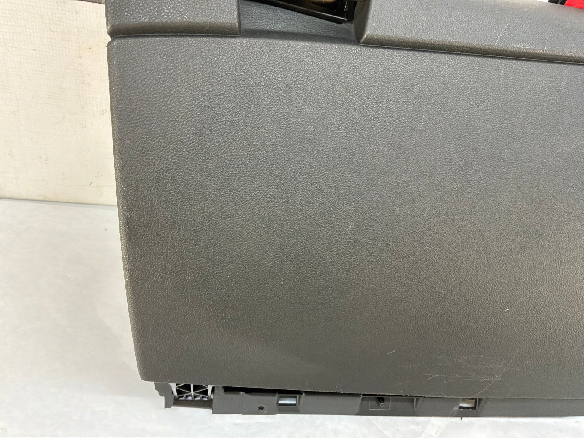 Glove box - Day's Parts Yard
