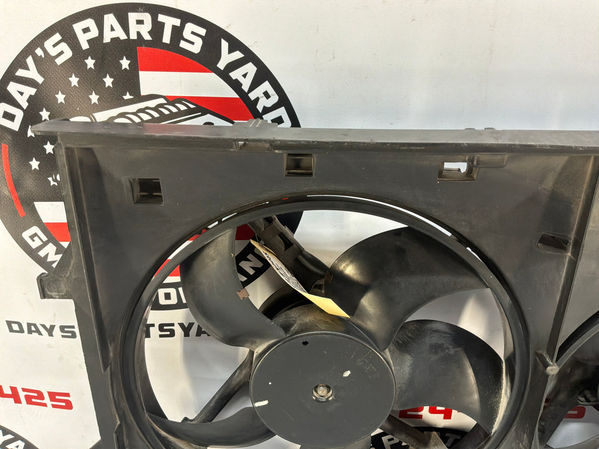 2006 Pontiac GTO Dual Electric Radiator Cooling Fans Shroud Assembly OEM
