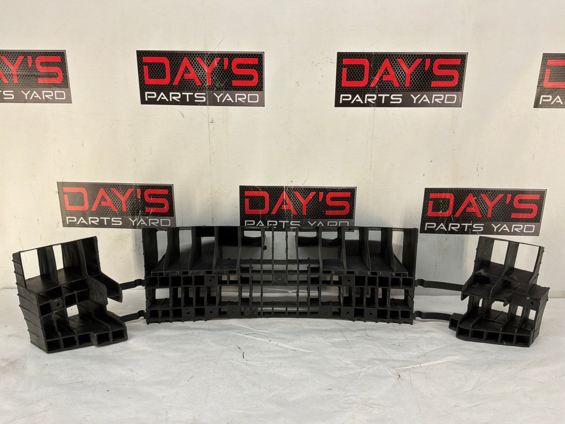 Rear bumper impact bar - Day's Parts Yard