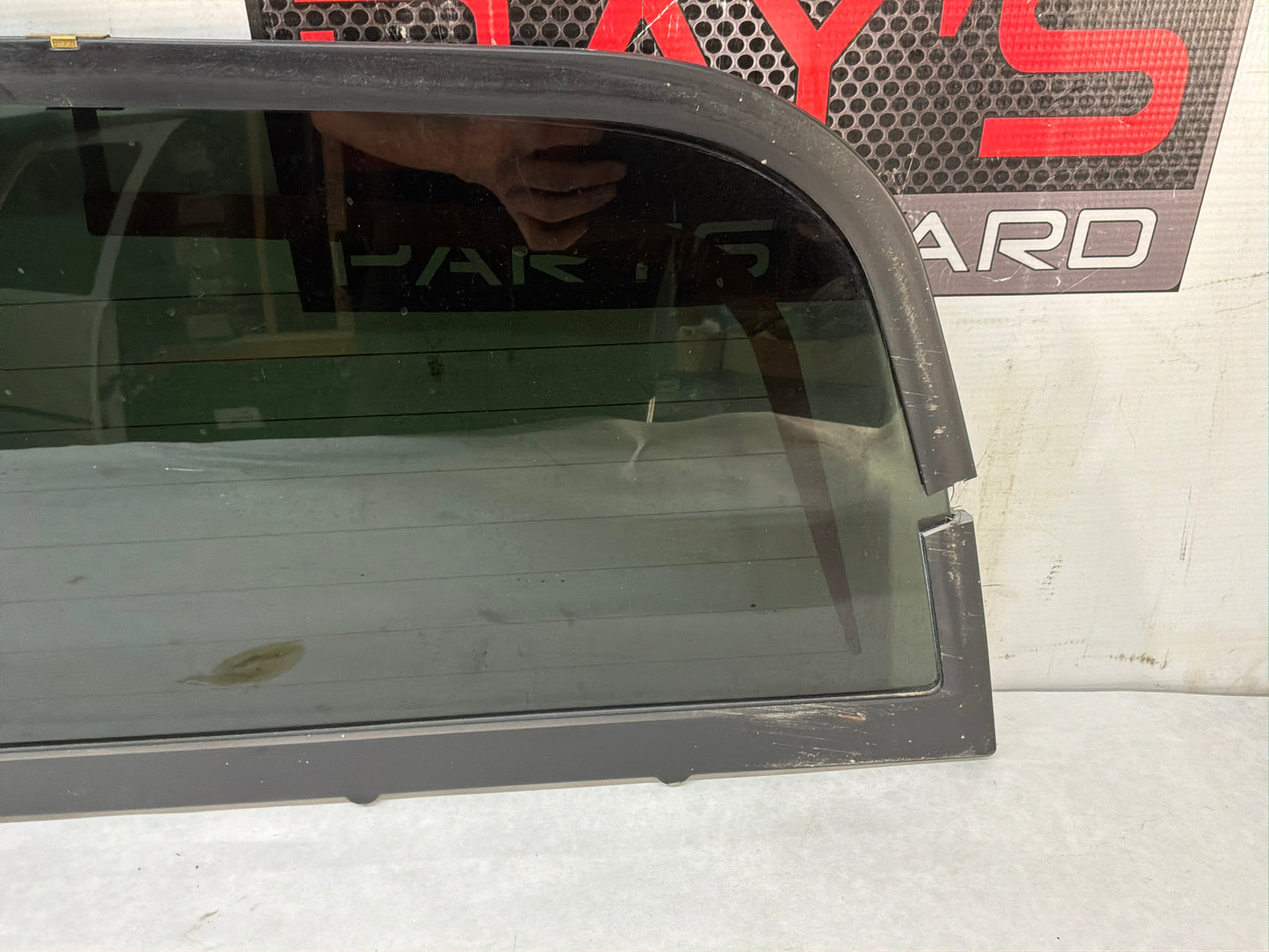 2012 Chevy Avalanche Rear Back Midgate Cargo Window Glass Panel OEM
