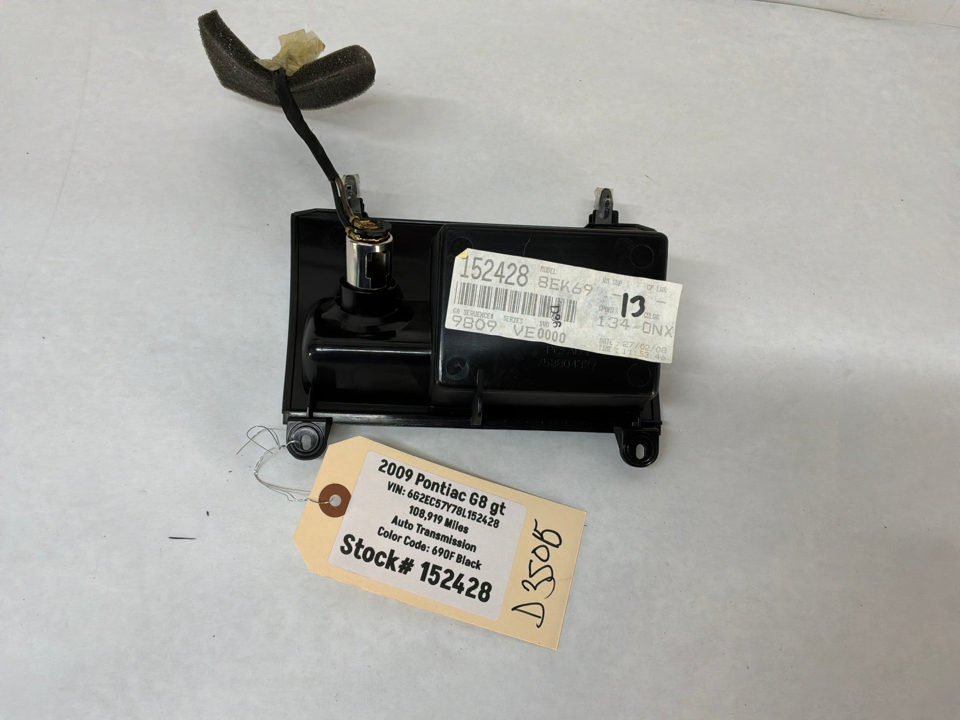 2009 Pontiac G8 GT Lower Radio Center Console Storage Cubby Compartment Assembly OEM - Day's Parts Yard