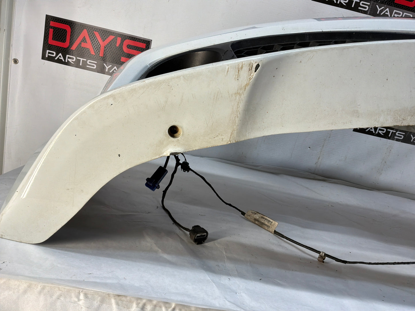 2008 Pontiac G8 GT Front Bumper Cover Fascia Assembly Grilles OEM