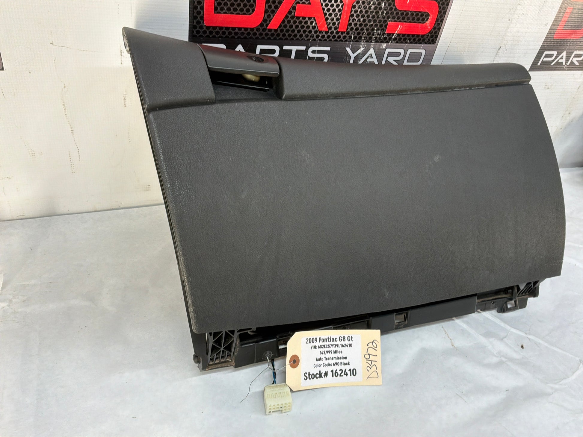 Glove box - Day's Parts Yard