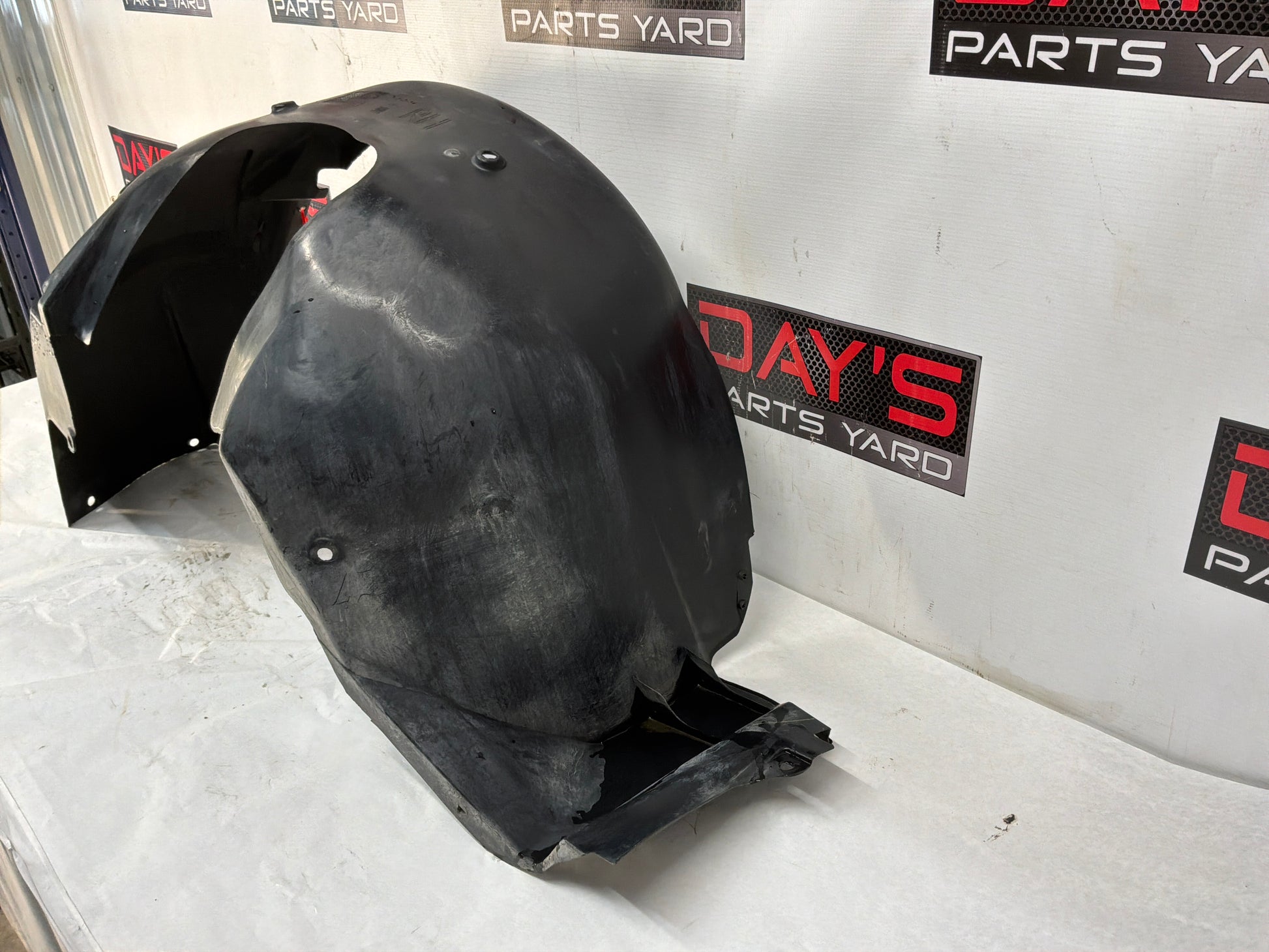 Rh front wheel liner - Day's Parts Yard
